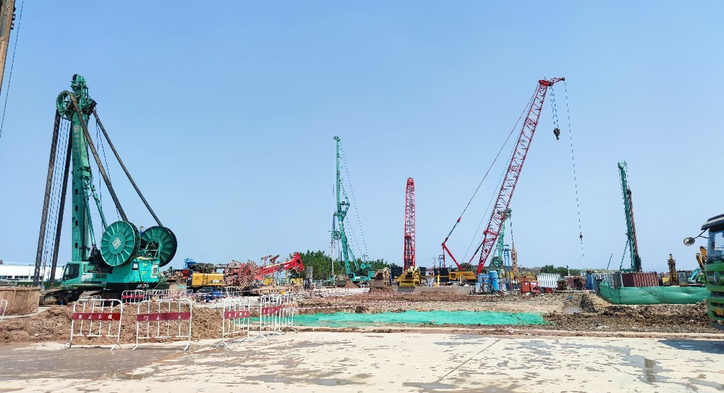 金泰抓钻铣设备马力全开，汇战“羊城花冠”白云机场T3航站楼